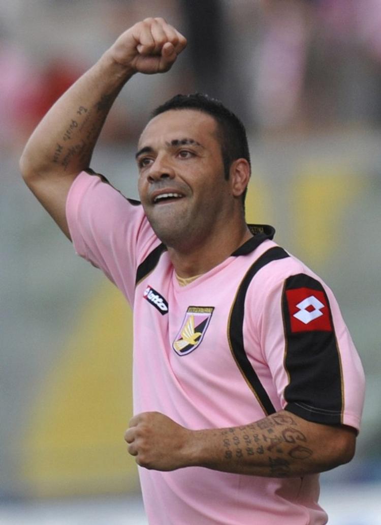 Bufera Miccoli: «Quel fango di Falcone». I tifosi: «Radiatelo»