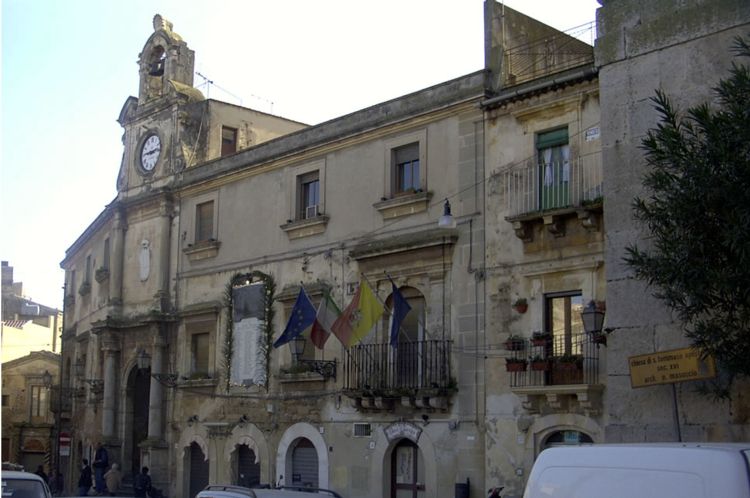 Mineo: l’opposizione occupa la sala consiliare